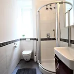 ➤private - Heart Of Downtown With Terrace *