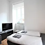 ➤private - Heart Of Downtown With Terrace *