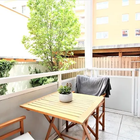 ➤private - Heart Of Downtown With Terrace Privatunterkunft *