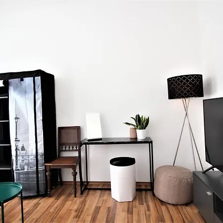 Privatunterkunft ➤private - Heart Of Downtown With Terrace