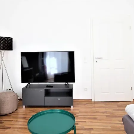 Privatunterkunft ➤private - Heart Of Downtown With Terrace *