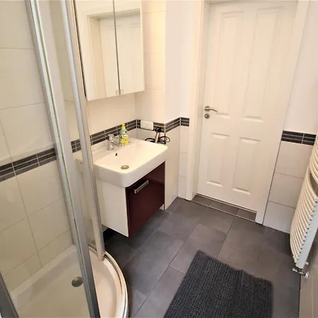 Privatunterkunft ➤private - Heart Of Downtown With Terrace *