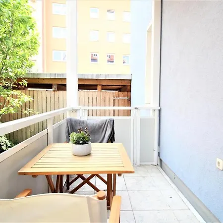 ➤private - Heart Of Downtown With Terrace Privatunterkunft