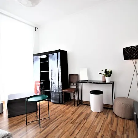 Privatunterkunft ➤private - Heart Of Downtown With Terrace